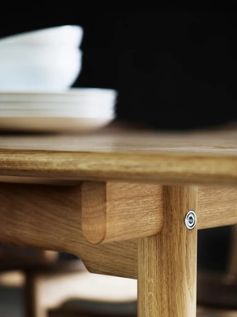 Carl Hansen & Søn CH327 dining table, oiled oak