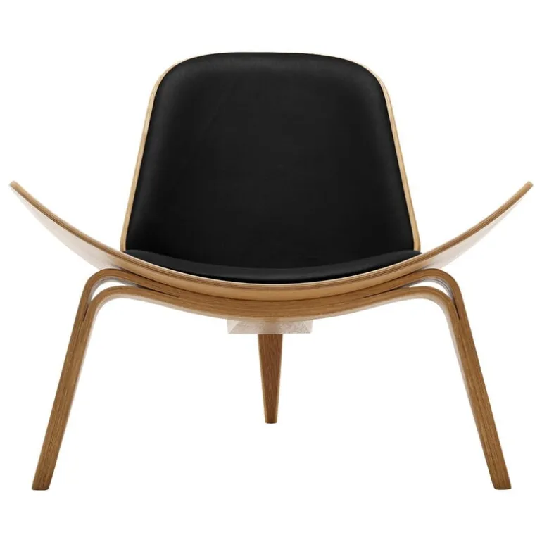 Carl Hansen & Søn CH07 Shell lounge chair, oiled oak - black leather Thor 301
