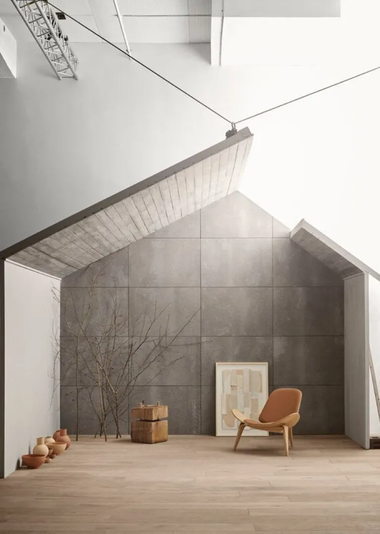 Carl Hansen & Søn CH07 Shell lounge chair, oiled oak - black leather Thor 301