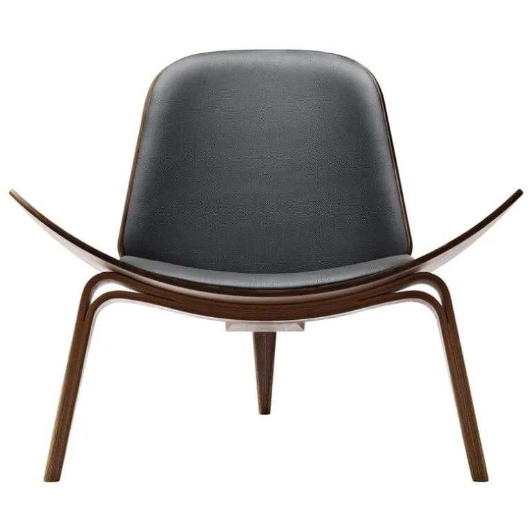 Carl Hansen & Søn CH07 Shell lounge chair, oiled walnut - black leather Thor 301