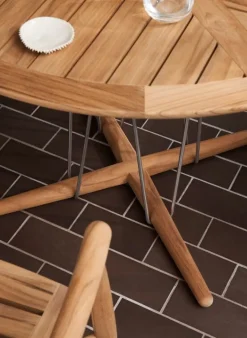 Carl Hansen & Søn Embrace E022 dining table, 140 cm, teak