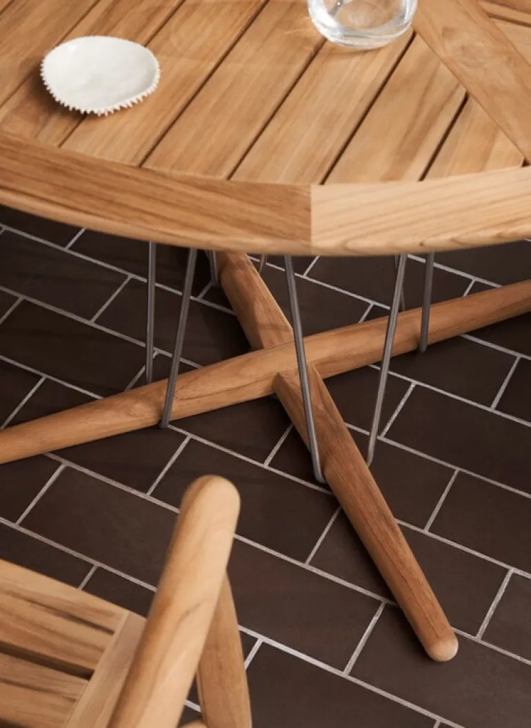 Carl Hansen & Søn Embrace E022 dining table, 110 cm, teak