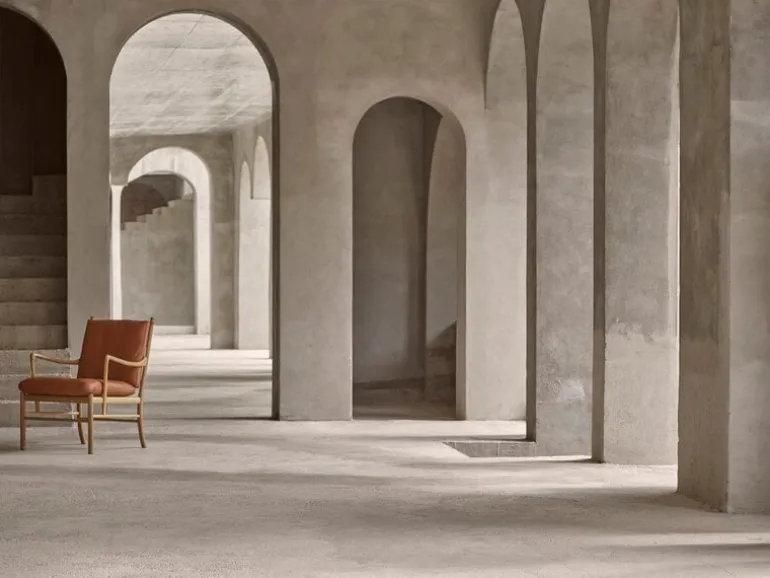 Carl Hansen & Søn OW149 Colonial lounge chair, oiled oak - cognac leather Sif 95