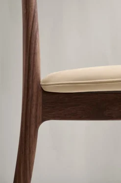 Carl Hansen & Søn OW58 T-chair, oiled walnut - beige leather Sif 90