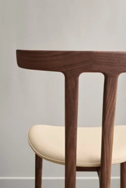 Carl Hansen & Søn OW58 T-chair, oiled walnut - beige leather Sif 90