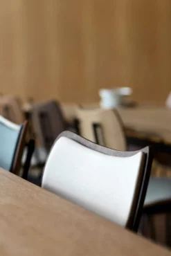 Carl Hansen & Søn VLA26P Vega chair, black - lacquered oak - Mood 04102