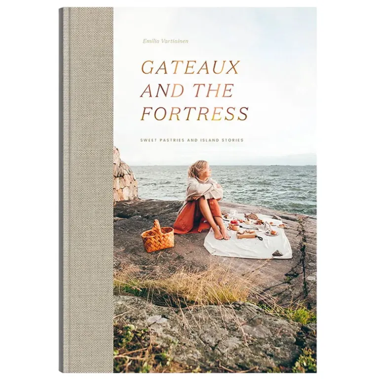 Cozy Publishing Gateaux and the Fortress - Sweet Pastries and Island Stories