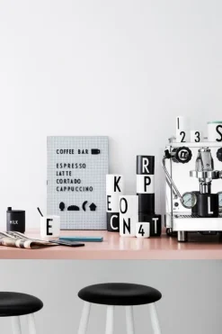 Design Letters Arne Jacobsen porcelain cup, white, A-Z