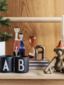Design Letters Arne Jacobsen porcelain cup, black, A-Z