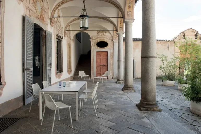 Emu Round chair, matt white