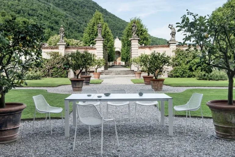 Emu Round chair, matt white