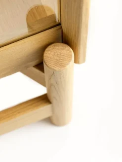 FDB Møbler A90 Boderne display case, 178 cm, lacquered oak