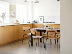 FDB Møbler J183 Holmen chair with armrests, oak veneer - Grain Taupe