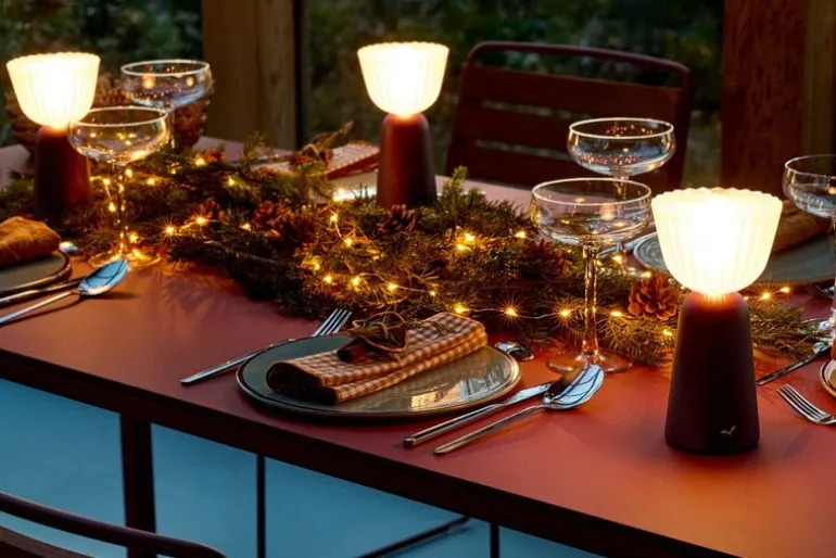 Fermob Swiing portable table lamp, 20 cm, black cherry