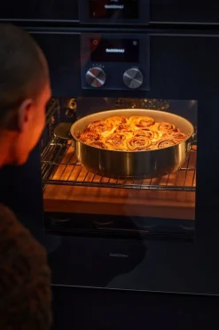 Fiskars All Steel roasting dish, 28 cm