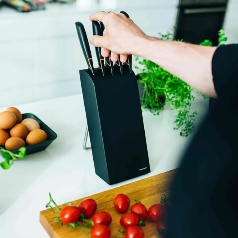 Fiskars Edge knife block with 5 knives