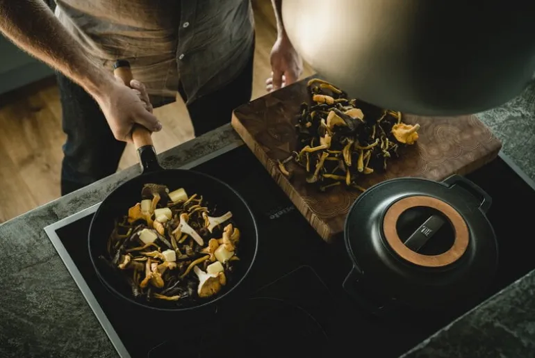 Fiskars Norden cast iron frying pan, 28 cm