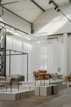 Fogia Bollo lounge chair, Mohawi sheepskin - black