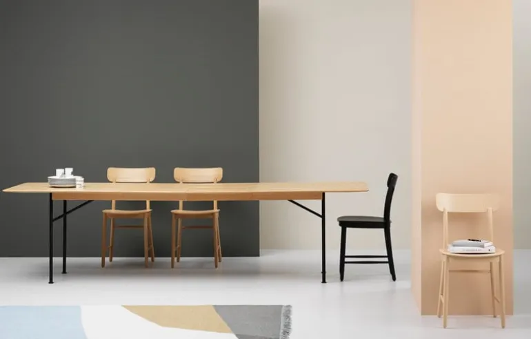 Fogia Figurine chair, lacquered oak