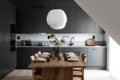 Fogia Figurine chair, lacquered oak