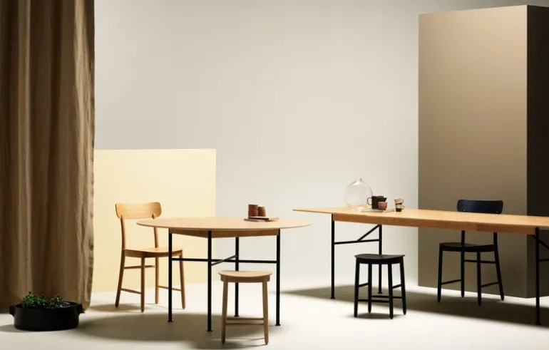 Fogia Figurine chair, lacquered oak