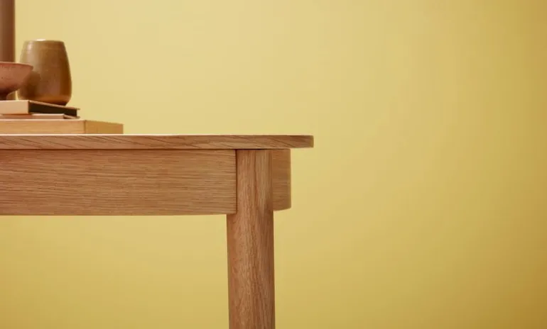 Fogia Figurine dining table, lacquered oak