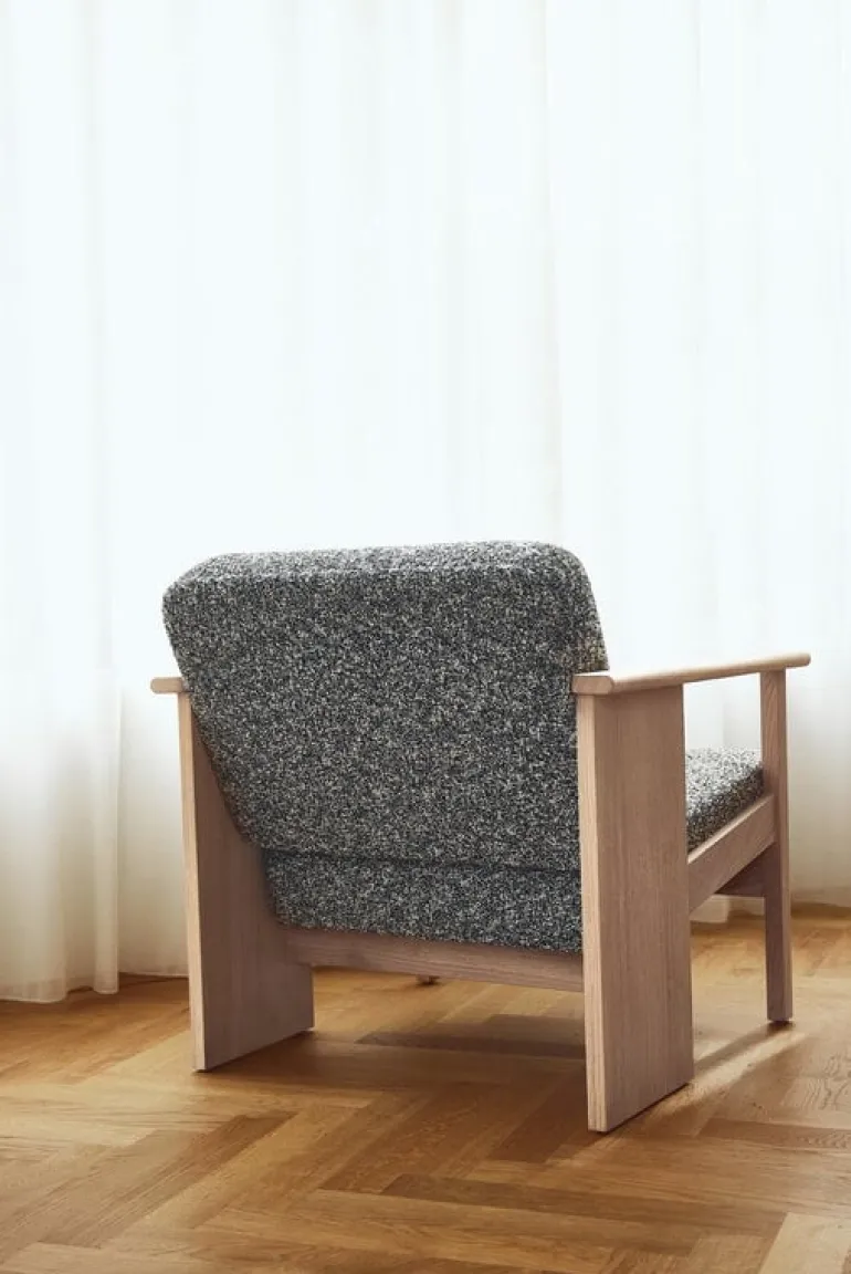 Form & Refine Block lounge chair, oiled oak - Kvadrat Zero 0004