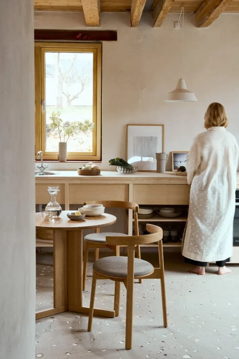 Form & Refine Lunar chair, oiled oak - Hallingdal 0227