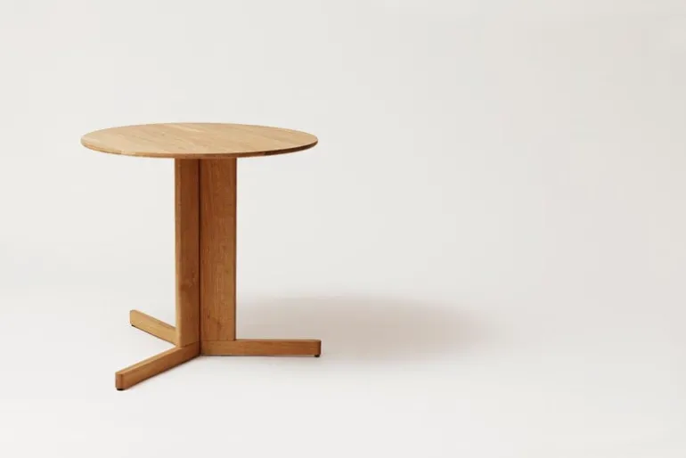Form & Refine Trefoil table, 75 cm, oak
