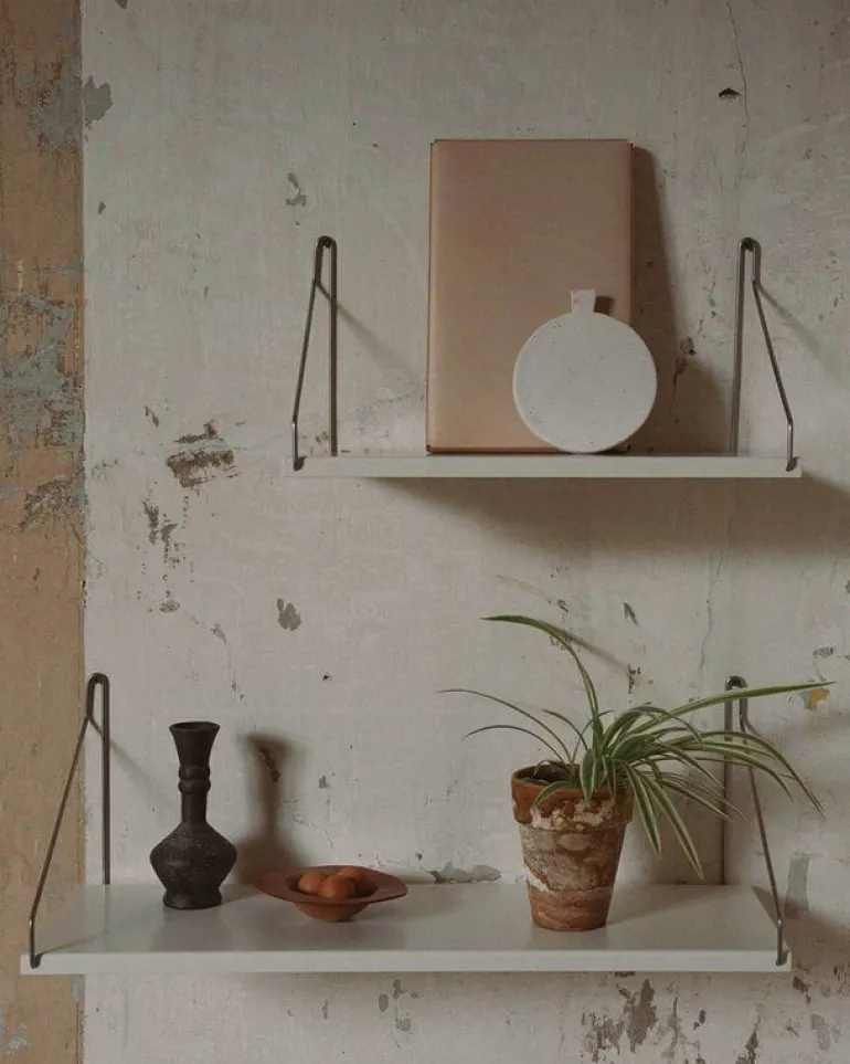 Frama D20 shelf, 40 cm, warm white steel