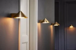 Frandsen Grasp rechargeable wall lamp, brass