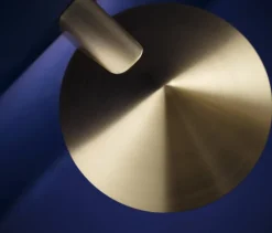 Frandsen Grasp rechargeable wall lamp, brass