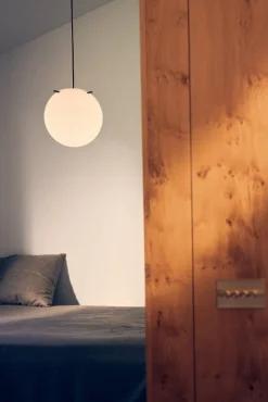 Frandsen Koi pendant, 19 cm, white opal - black