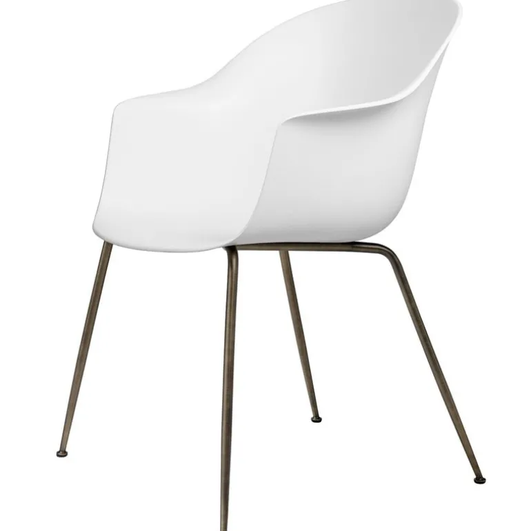 GUBI Bat chair, pure white - antique brass base
