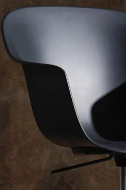 GUBI Bat meeting chair w/ castors, height-adjustable, black