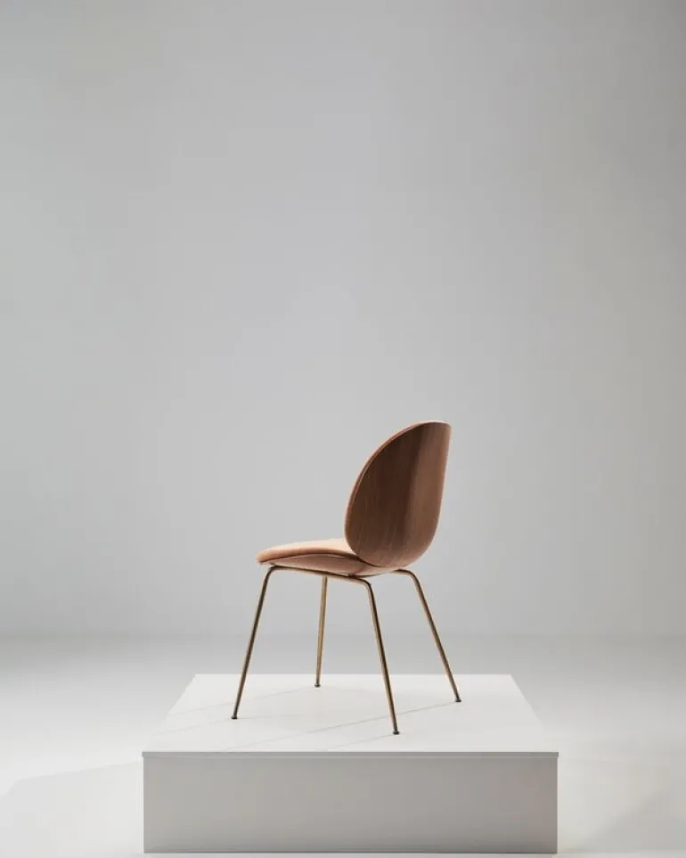 GUBI Beetle chair, antique brass - walnut - Belsuede Sp. 132