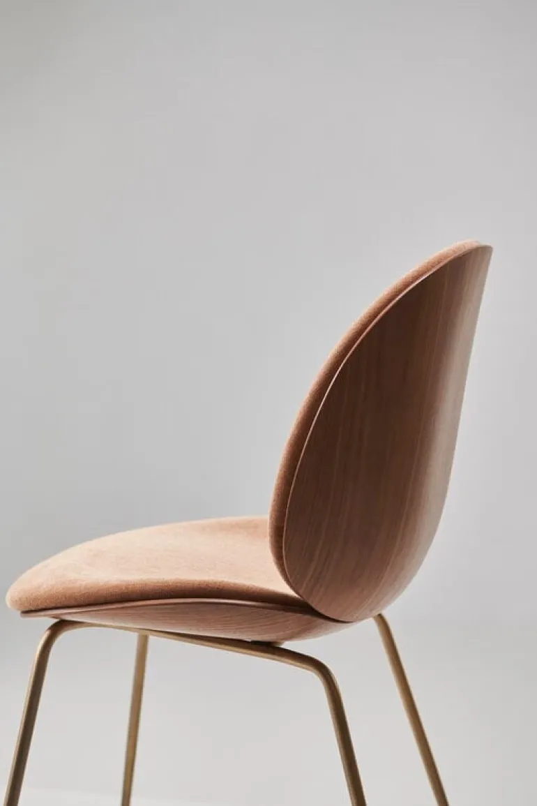 GUBI Beetle chair, antique brass - walnut - Belsuede Sp. 132