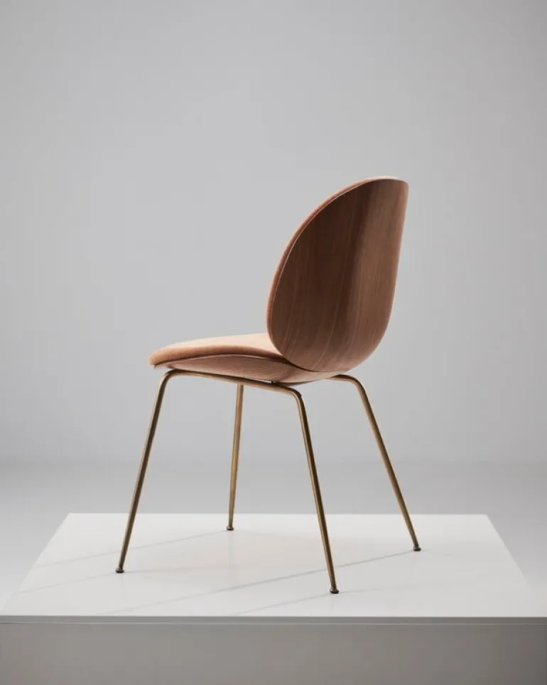 GUBI Beetle chair, antique brass - walnut - Belsuede Sp. 132
