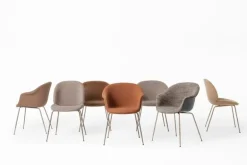 GUBI Beetle chair, brass semi matt - Light Boucle 03