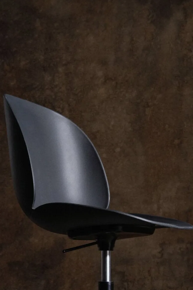 GUBI Beetle meeting chair w/ castors, height-adjustable, black