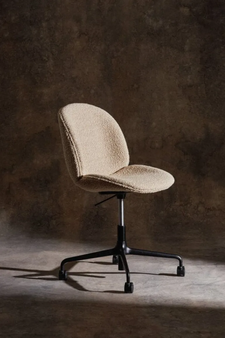 GUBI Beetle meeting chair w/ castors, height-adjust., Karakorum 003