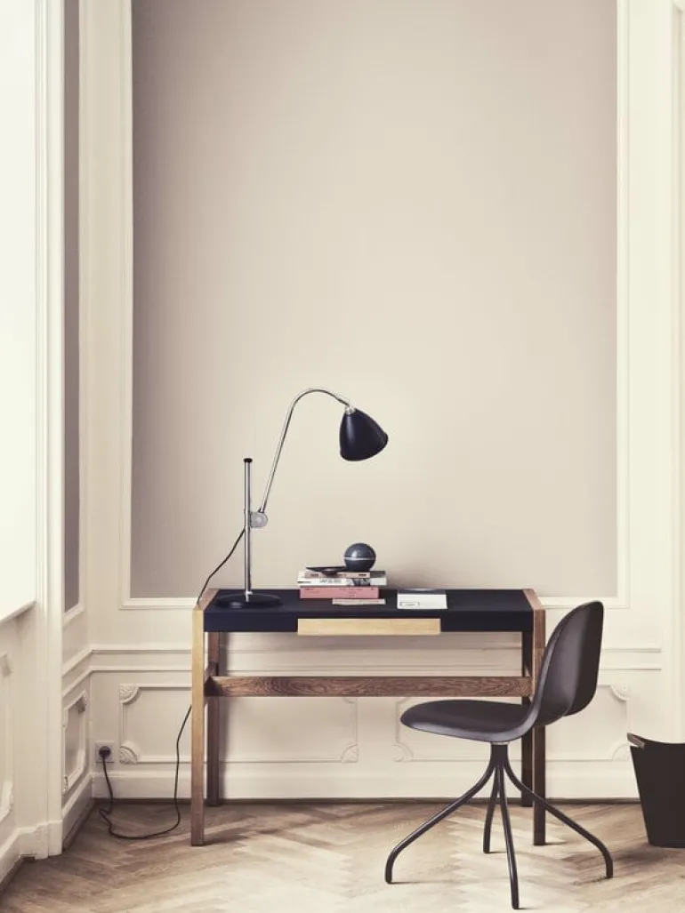 GUBI Bestlite BL1 table lamp, chrome - black