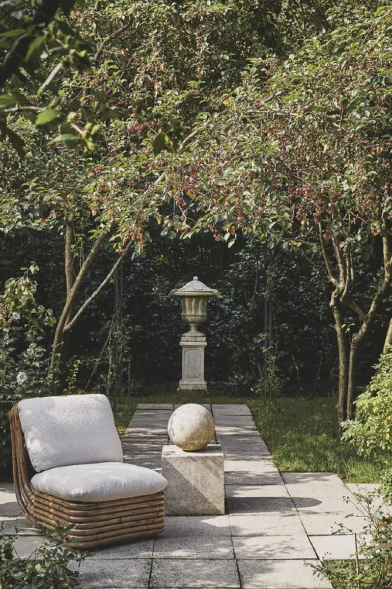 GUBI Bohemian 72 lounge chair, rattan - Diagonal Boucle 007