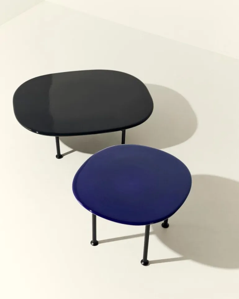 GUBI Carmel coffee table, 60 x 60 cm, black semi matt - pacific blue