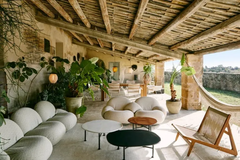 GUBI Carmel coffee table, 87,5 x 70 cm, black - midnight black