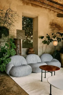 GUBI Carmel coffee table, 75 x 75 cm, black - clam white