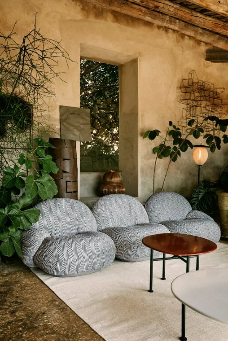 GUBI Carmel coffee table, 75 x 75 cm, black - clam white