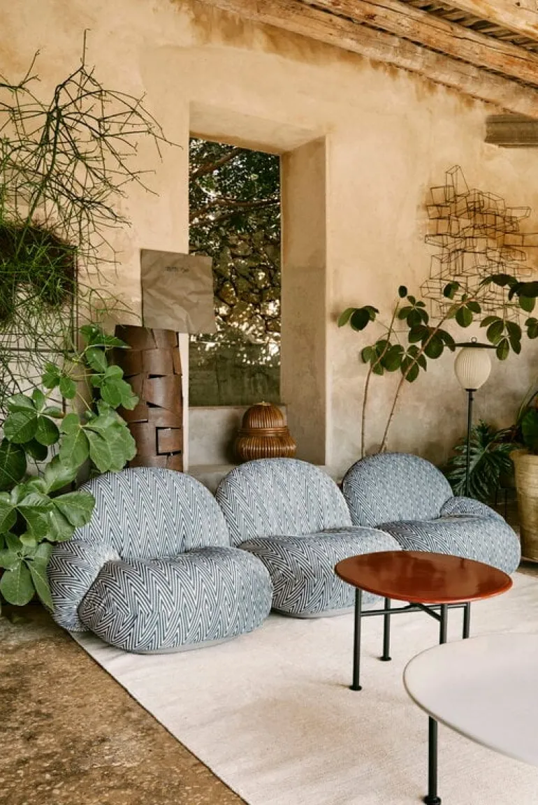 GUBI Carmel coffee table, 75 x 75 cm, black - clam white