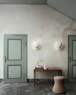 GUBI Cobra wall lamp, white