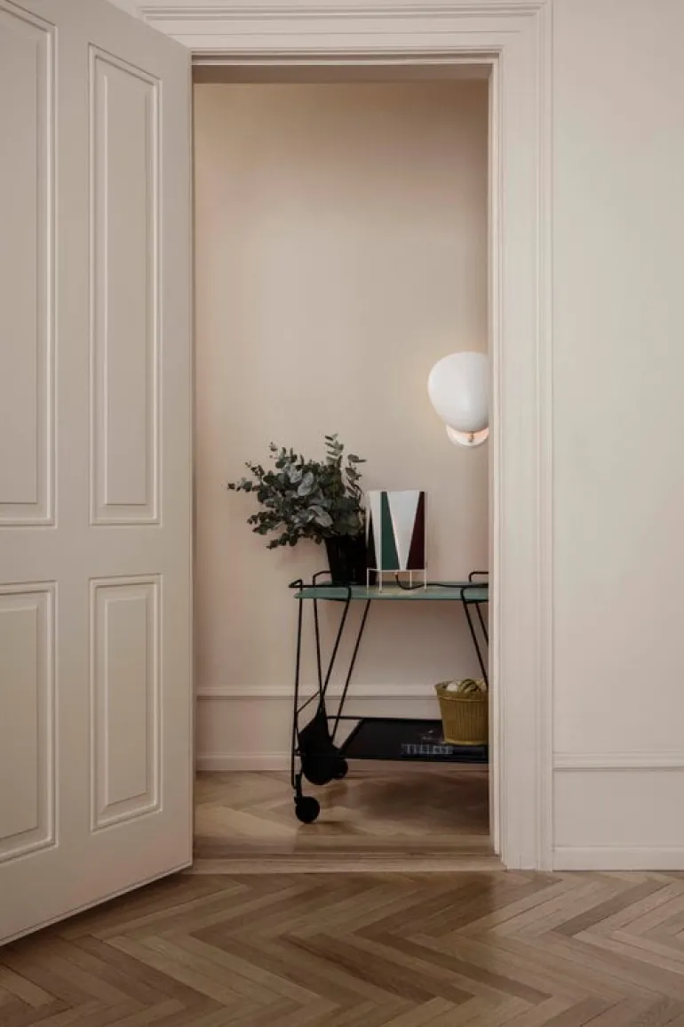 GUBI Cobra wall lamp, white